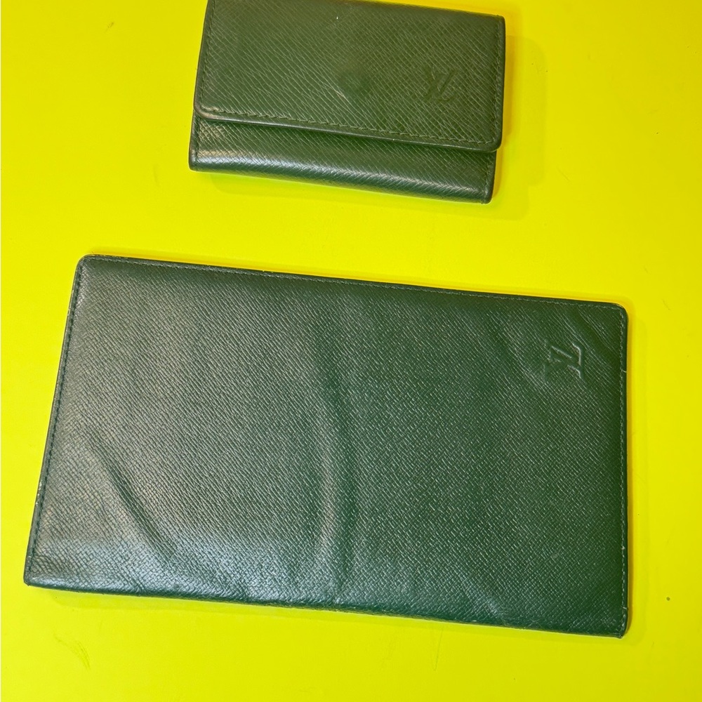 Louis Vuitton Epi Taiga Bundel green bifold wallet and key holder - Picture 2 of 15